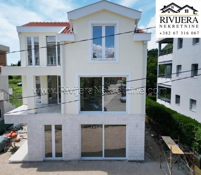 Luxury apartments for sale in a small villa on the coast Djenovici