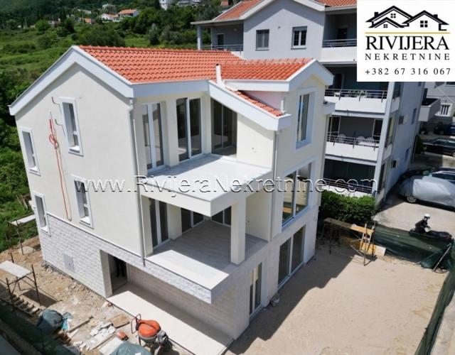 Luxury apartments for sale in a small villa on the coast Djenovici