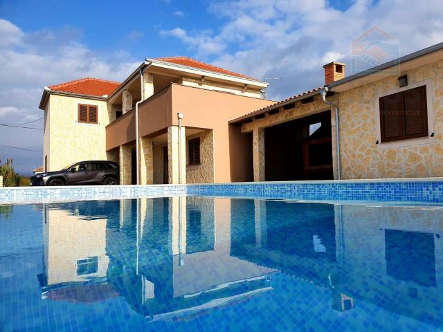 Vila s bazenom - Privlaka