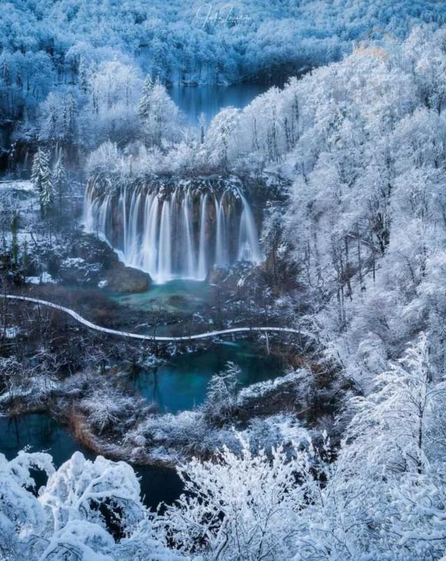 Kuća u turističkom naselju s velikom okućnicom - Plitvice