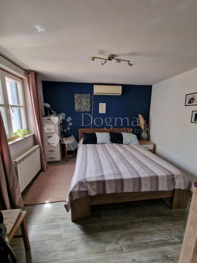 KOSTRENA KUĆA SA 3 APARTMANA