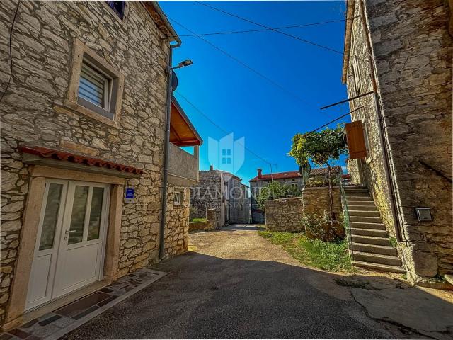 Istria, Brtonigla, Beautiful terraced house in a quiet street!