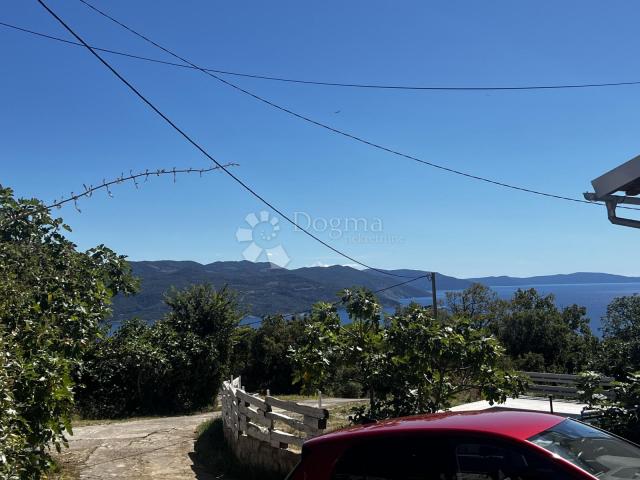 LIJEPA KAMENA KUĆA SA POGLEDOM NA MORE