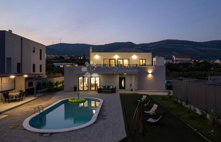 House Kaštel Novi, Kaštela, 225m2