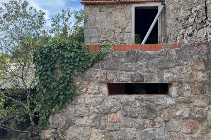 Hvar, Dol, autentična kamena kuća u mirnom i lijepom mjestu