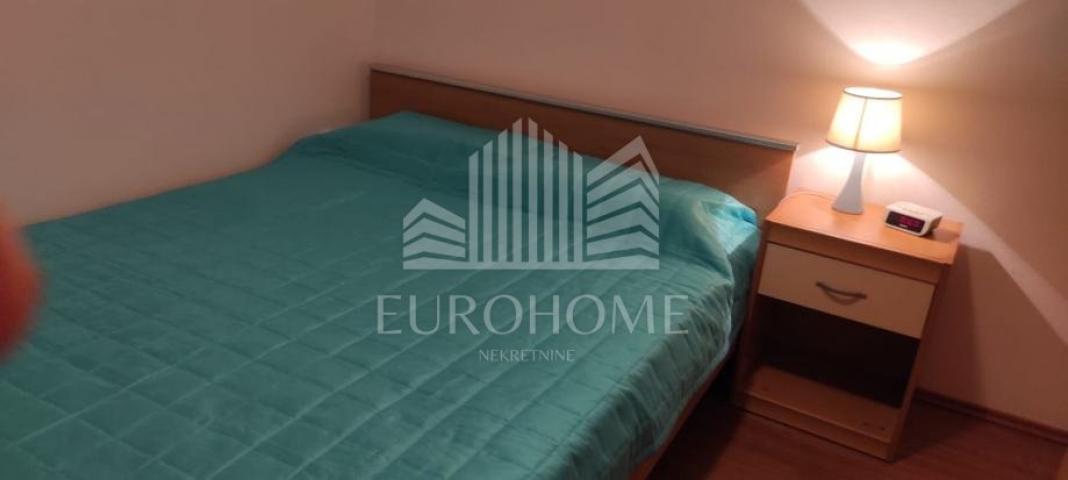 Apartman sa zelenim dvorištem, Zaton