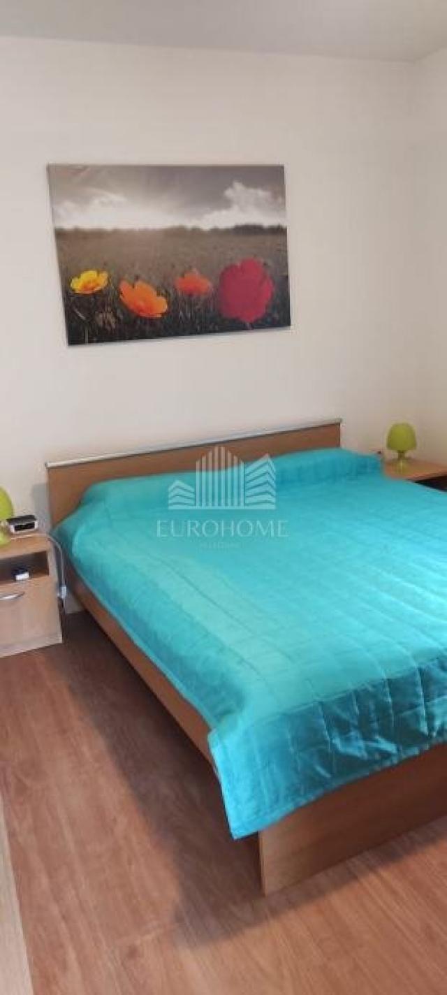 Apartman sa zelenim dvorištem, Zaton