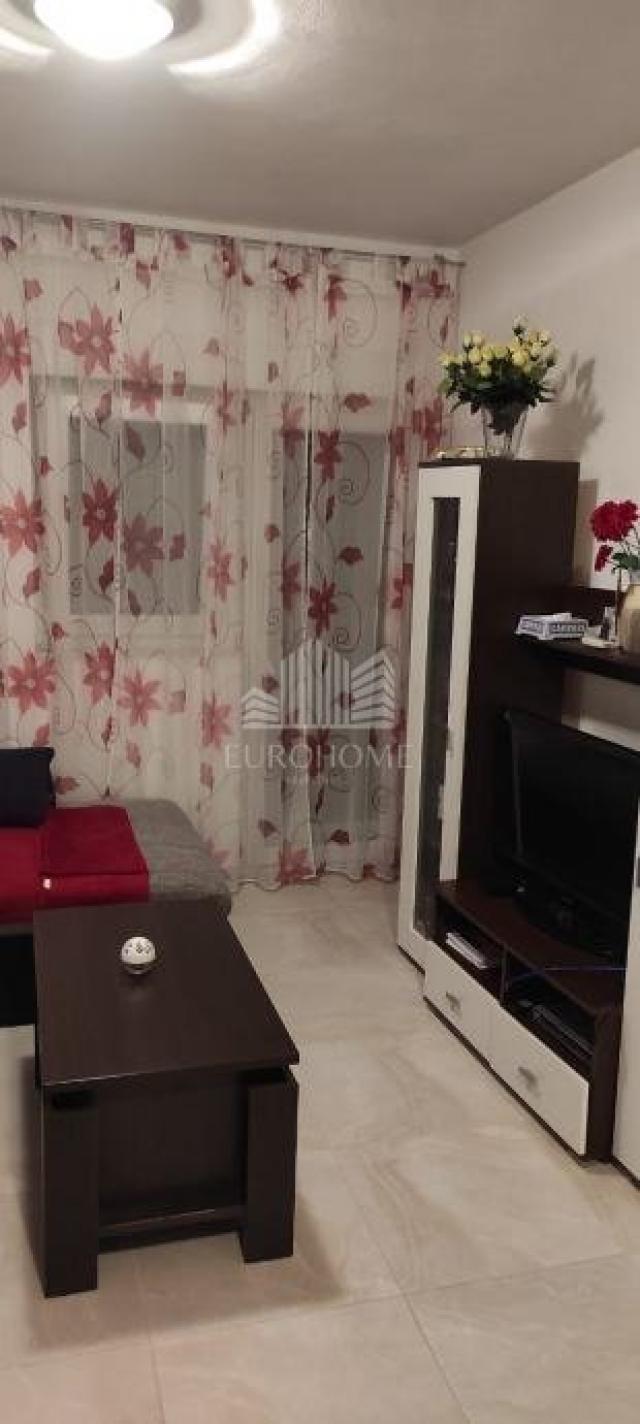 Apartman sa zelenim dvorištem, Zaton