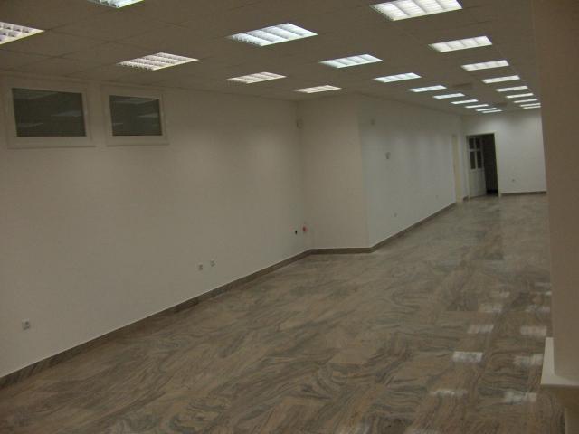 Poslovni prostor 149 m2 u prizemlju sa dodatnim skladišnim prostorom 70 m2 u suterenu, Lekino brdo B