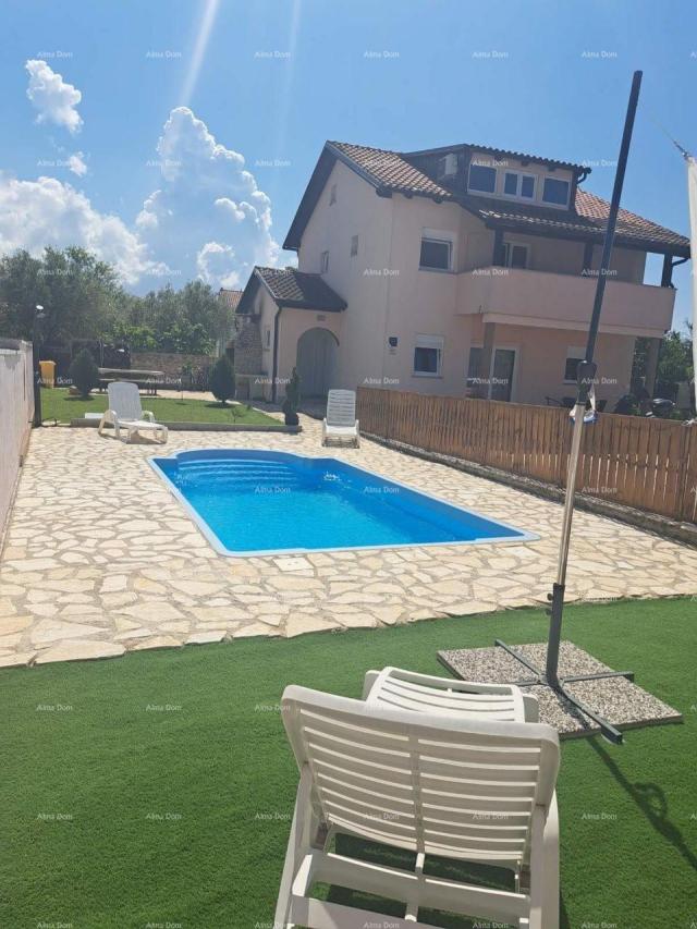 Haus Haus mit Pool zu verkaufen, Peroj