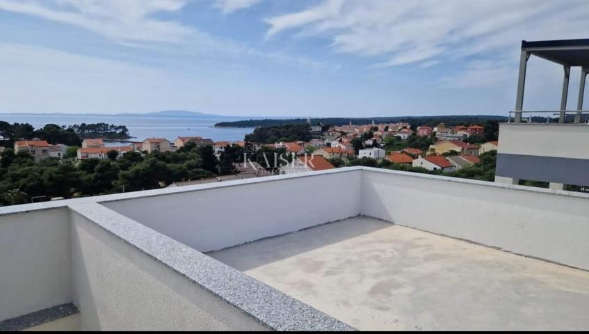 Rab- Penthouse sa krovnom terasom i pogledom na more , na otoku Rabu