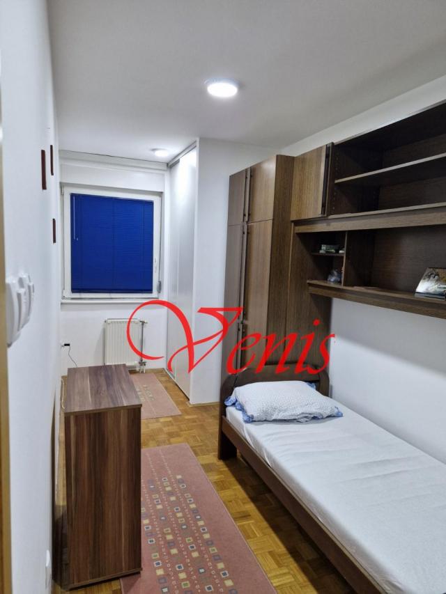 Nova Detelinara Dr Svetislava Kasapinovića 40 m2 - 400 Evra USELJIV ID#2391