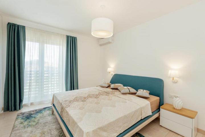 Apartman sa 2 spavaće sobe u novom kompleksu skoro na 1. liniji mora