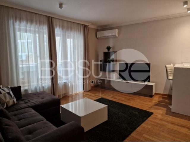 Luxury apartment in the vicinity of St Sava Temple, costs included in the price