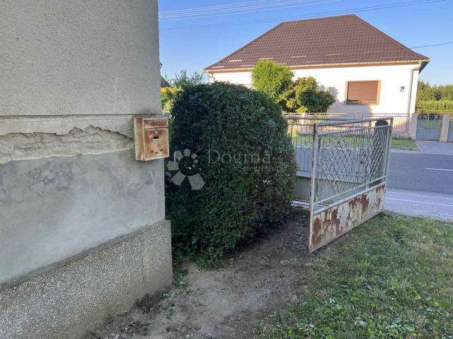 KUĆA ZA RUŠENJE I VELIKO GRAĐEVINSKO ZEMLJIŠTE