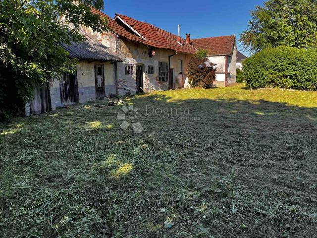 KUĆA ZA RUŠENJE I VELIKO GRAĐEVINSKO ZEMLJIŠTE