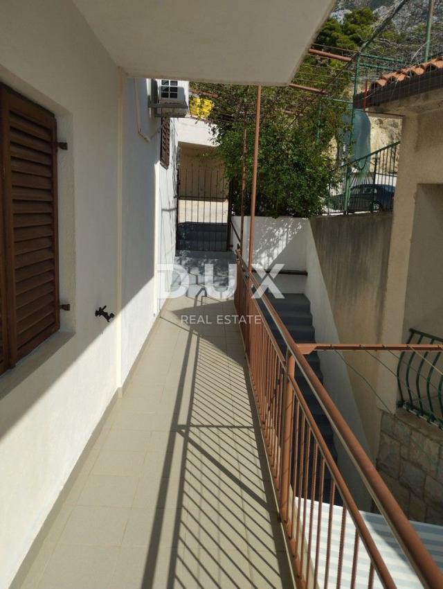 MAKARSKA, BAŠKA VODA - kuća sa 5 apartmana s pogledom na more! PRILIKA!