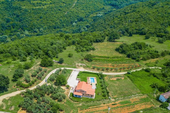 Istra, Rakotule -  zemljište 10100m2, T2 namjene, đelom građevinsko, pogled na Motovun