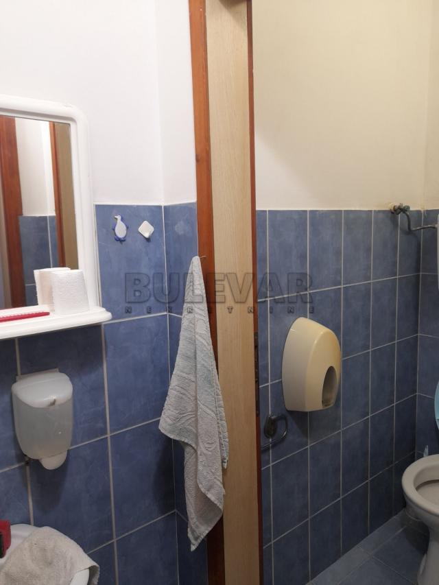 Izdaje se poslovni prostor u Knjaževačkoj, 60m2