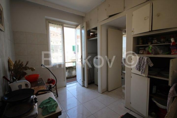 Split, Bačvice trosoban 79 m2 + 2 balkona 10 m2, 50 m od mora