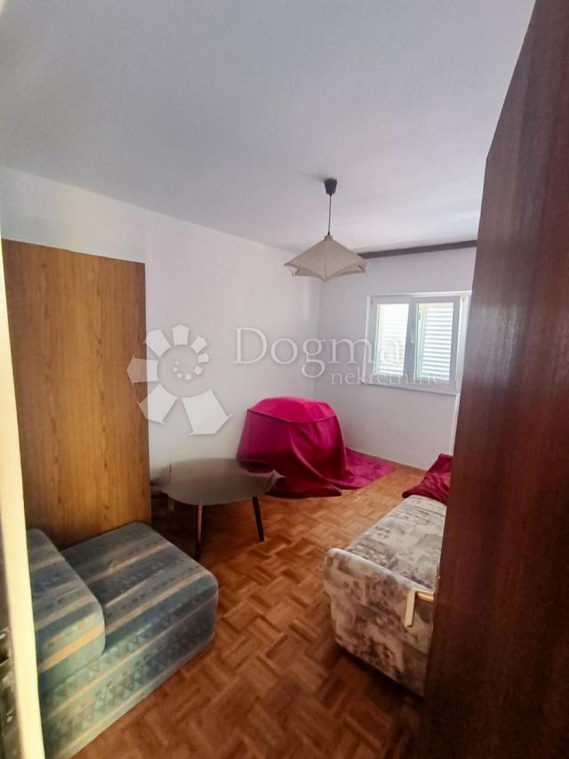 KUĆA SA TRI APARTMANA, PRIVLAKA