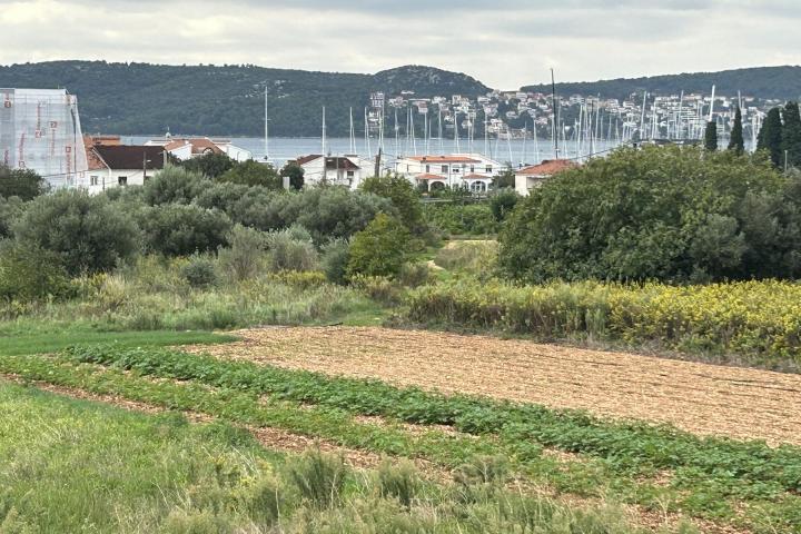 Trogir, Seget Donji, dvosoban stan na prvom katu neto korisne površine 65, 76 m2 – S3