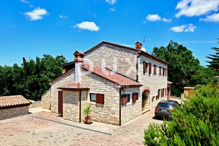 ISTRIA, BUJE - Rustic villa with a spacious garden