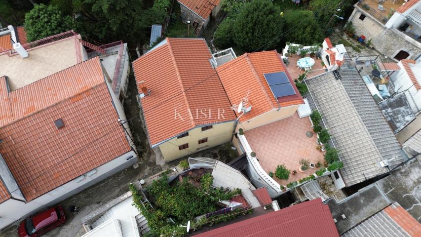 Selce - kamena kuća sa velikim potencijalom blizu mora