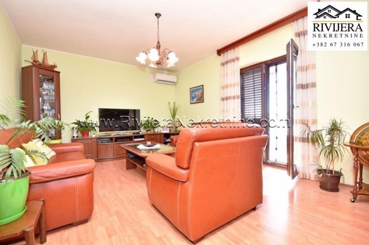 Two bedroom apartment with a sea view in Herceg Novi