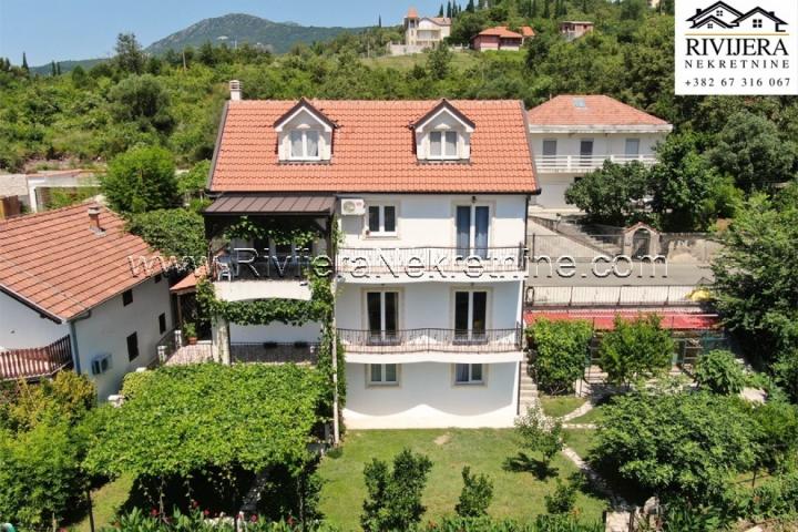  Porodicna kuca sa pogledom na more Herceg Novi Ratisevina