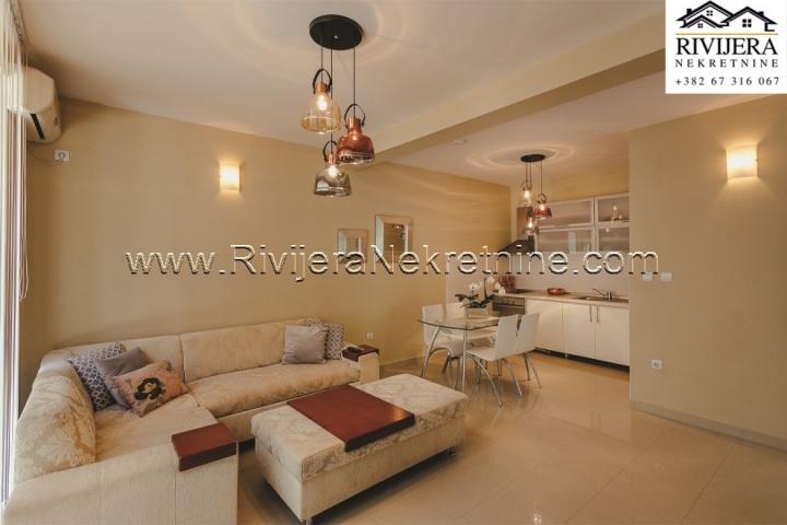 Two-bedroom apartment with a yard area Topla 2