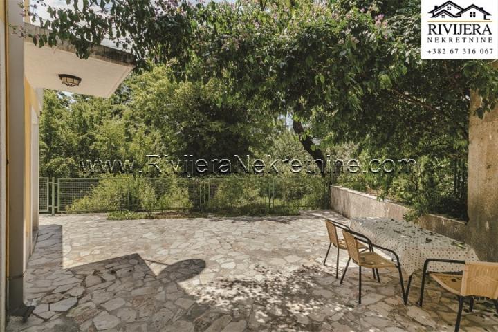 Two-bedroom apartment with a yard area Topla 2