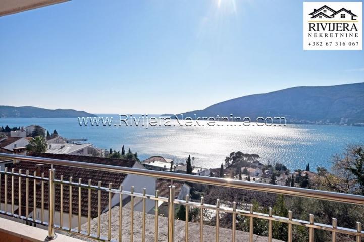 Two bedroom apartment with a sea view in Herceg Novi