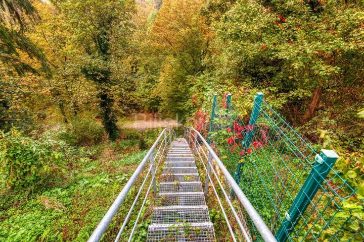 Prodaja, Zagreb, Gornji grad, obiteljska kuća, bazen