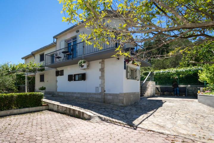 Otok Čiovo, Slatine - apartmanska kuća blizu mora