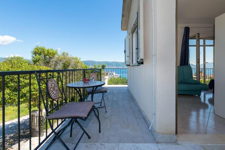 Otok Čiovo, Slatine - apartmanska kuća blizu mora