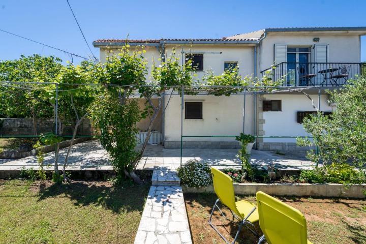 Otok Čiovo, Slatine - apartmanska kuća blizu mora