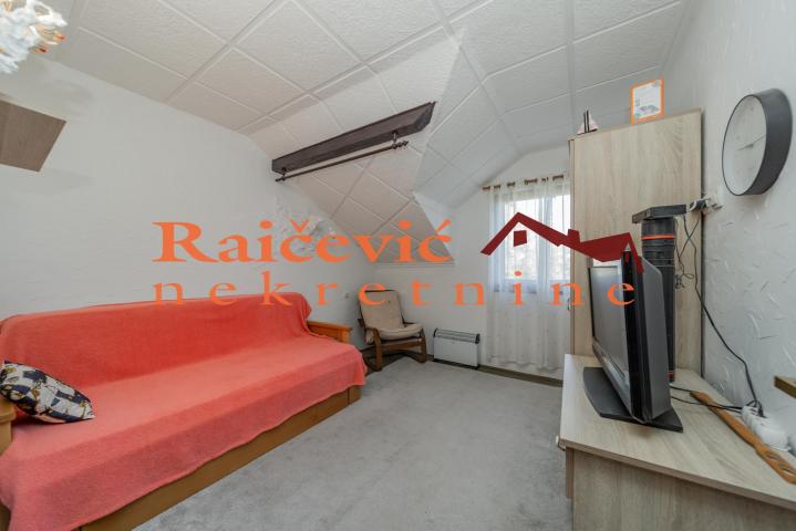 VOZDOVAC TRESNJA 199m2 , T , 180000e