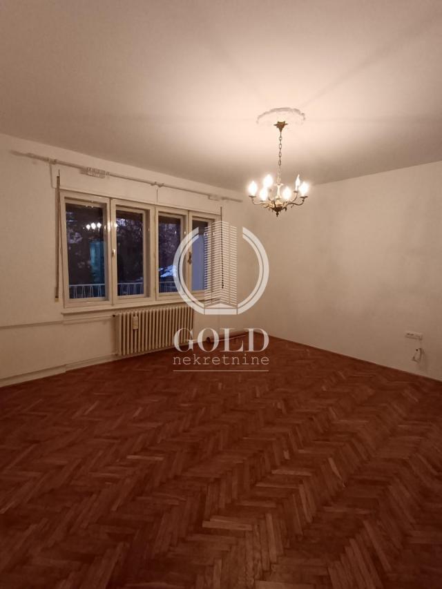 PRODAJA Stan 3. 0: NOVI SAD-Novi Sad-Centar, Trg republike, 85. 00m2, 216300e ID#6910