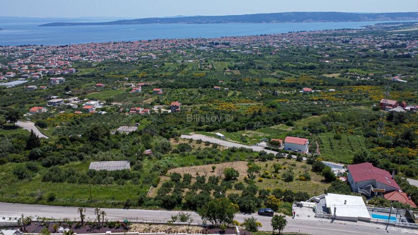 Kaštel Stari, objekt na velikom poljop. zemljištu, prodaja