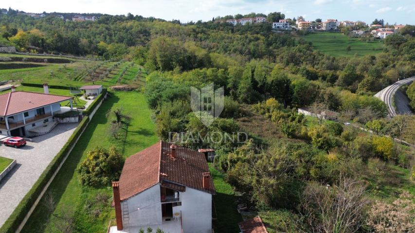 Pazin, Haus mit zwei Wohnungen