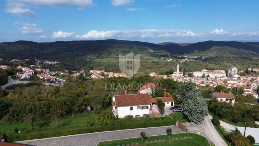 Pazin, Haus mit zwei Wohnungen