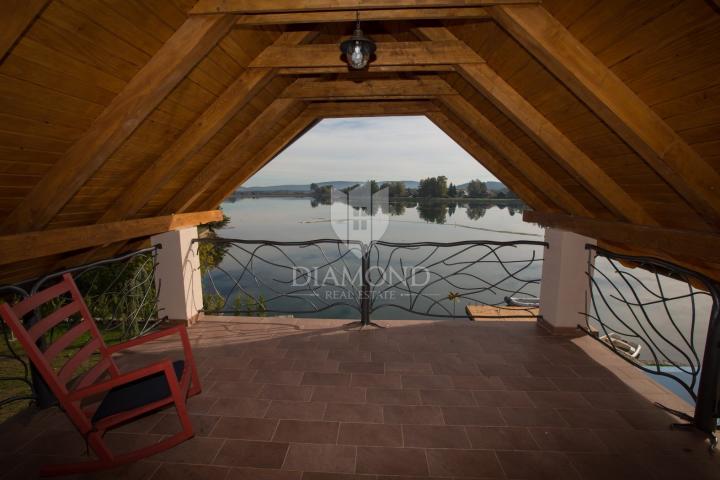 Ogulin, Beautiful Villa by the Lake