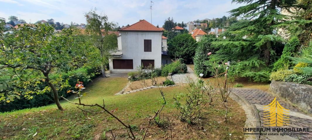 Zagreb - Centar , Predivna vila okružena zelenim vrtom , 300m2 , Prodaja