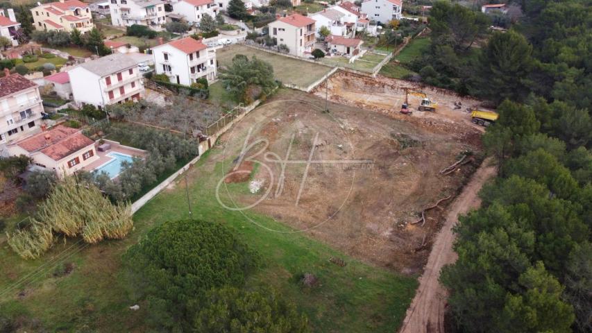 Land Veli vrh, Pula, 2.365m2