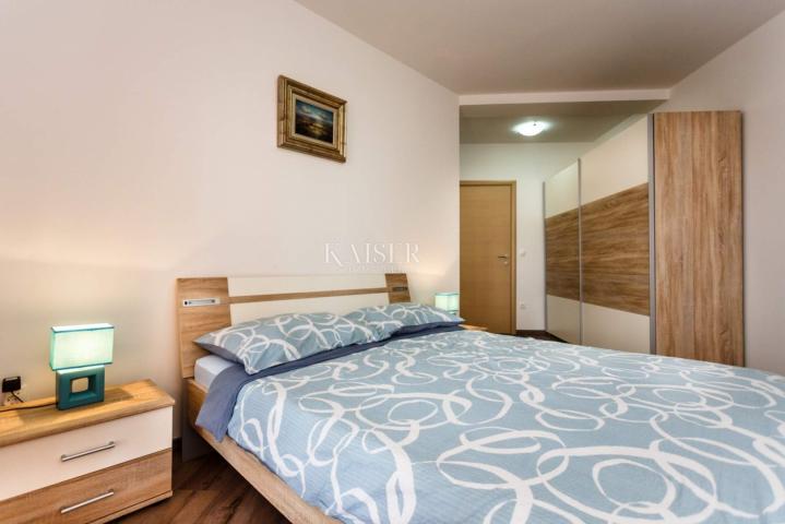 Vrbnik, otok Krk- apartman 93m2 s pogledom na more 