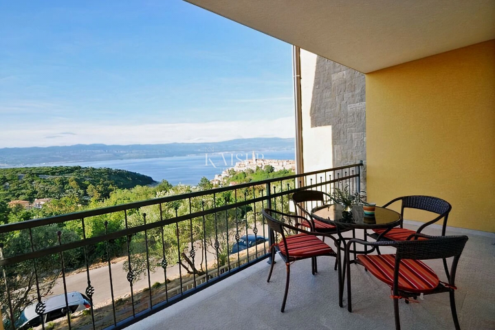 Vrbnik, otok Krk- apartman 93m2 s pogledom na more 