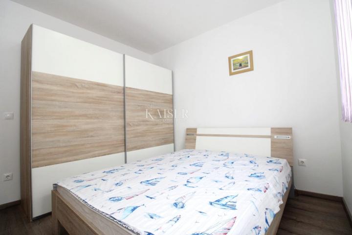 Vrbnik, otok Krk- apartman 93m2 s pogledom na more 