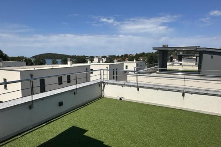 Istra, Pomer, moderna samostojeća vila NKP 260 m2  u blizini mora 