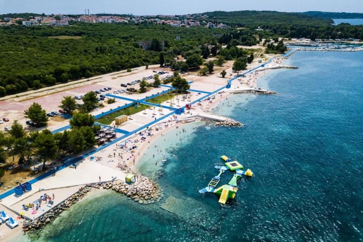 Istra, Štinjan, dugoročni najam luksuznog stana 110m2 s tri spavaće sobe na prvom katu